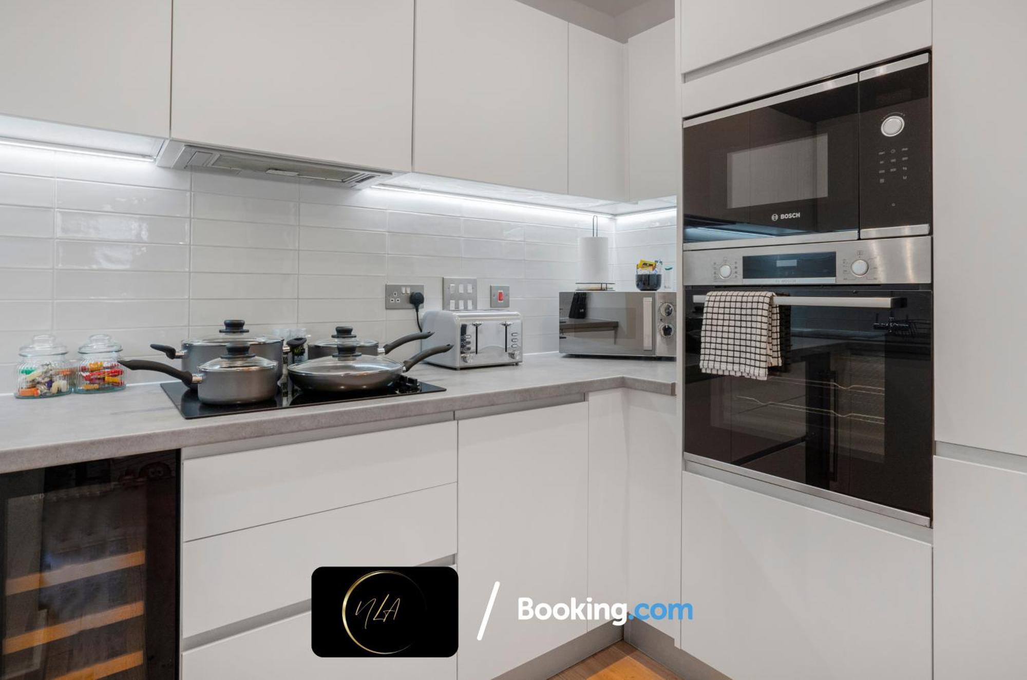 City Centre Apartment With Free Parking, 2 Bathrooms, Netflix And Wifi - Suitable For Contractors And Families - By Noor Luxury Accommodations 伯明翰 外观 照片
