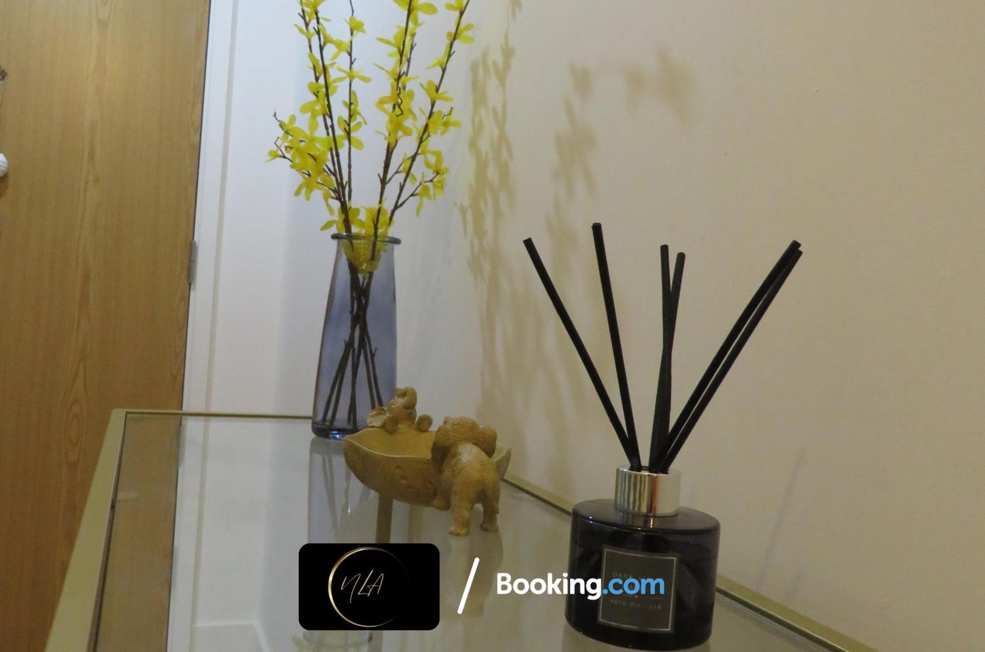 City Centre Apartment With Free Parking, 2 Bathrooms, Netflix And Wifi - Suitable For Contractors And Families - By Noor Luxury Accommodations 伯明翰 外观 照片
