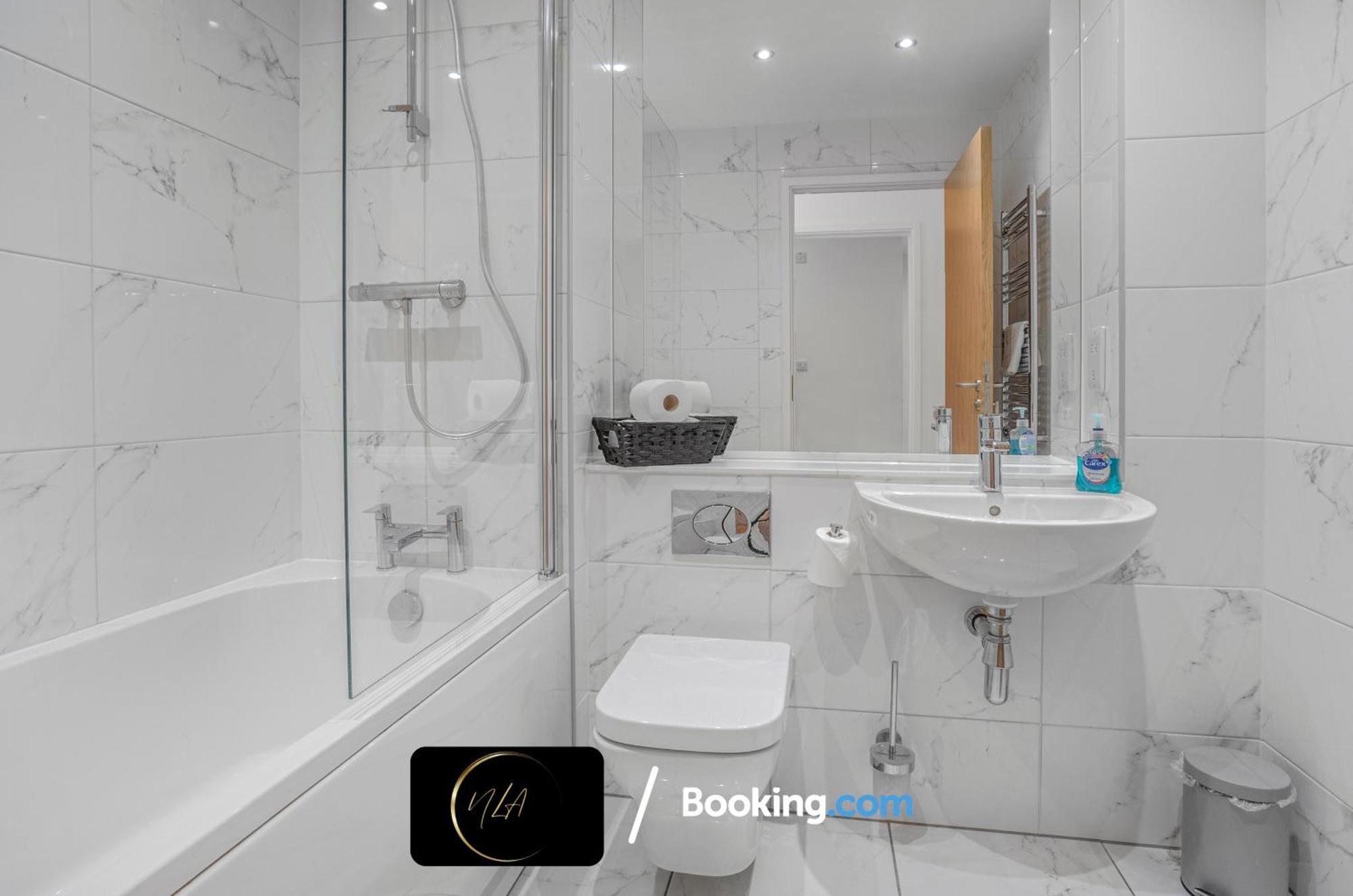 City Centre Apartment With Free Parking, 2 Bathrooms, Netflix And Wifi - Suitable For Contractors And Families - By Noor Luxury Accommodations 伯明翰 外观 照片