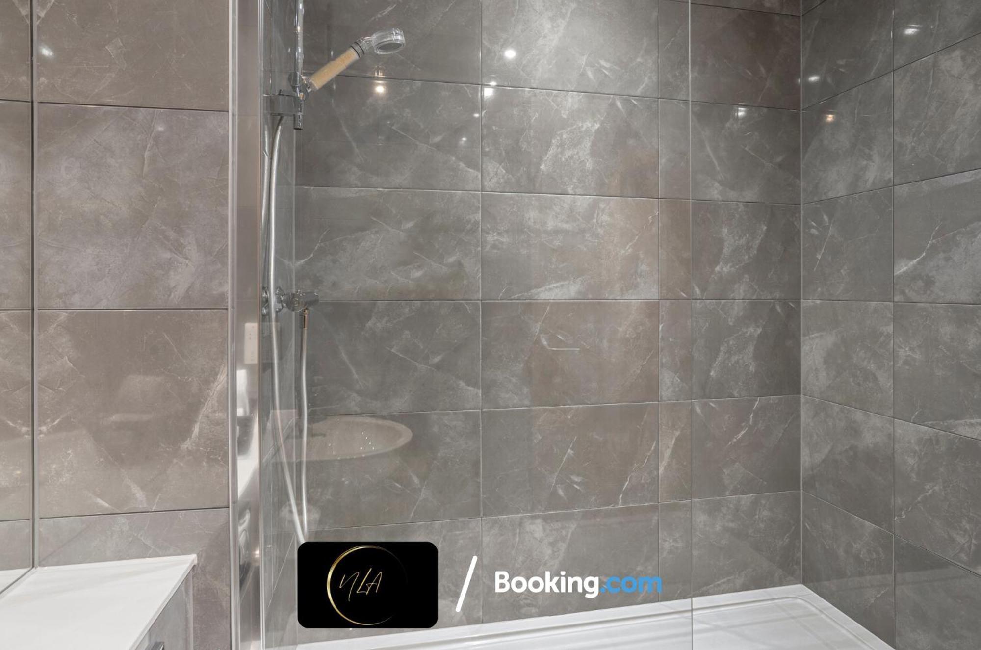 City Centre Apartment With Free Parking, 2 Bathrooms, Netflix And Wifi - Suitable For Contractors And Families - By Noor Luxury Accommodations 伯明翰 外观 照片