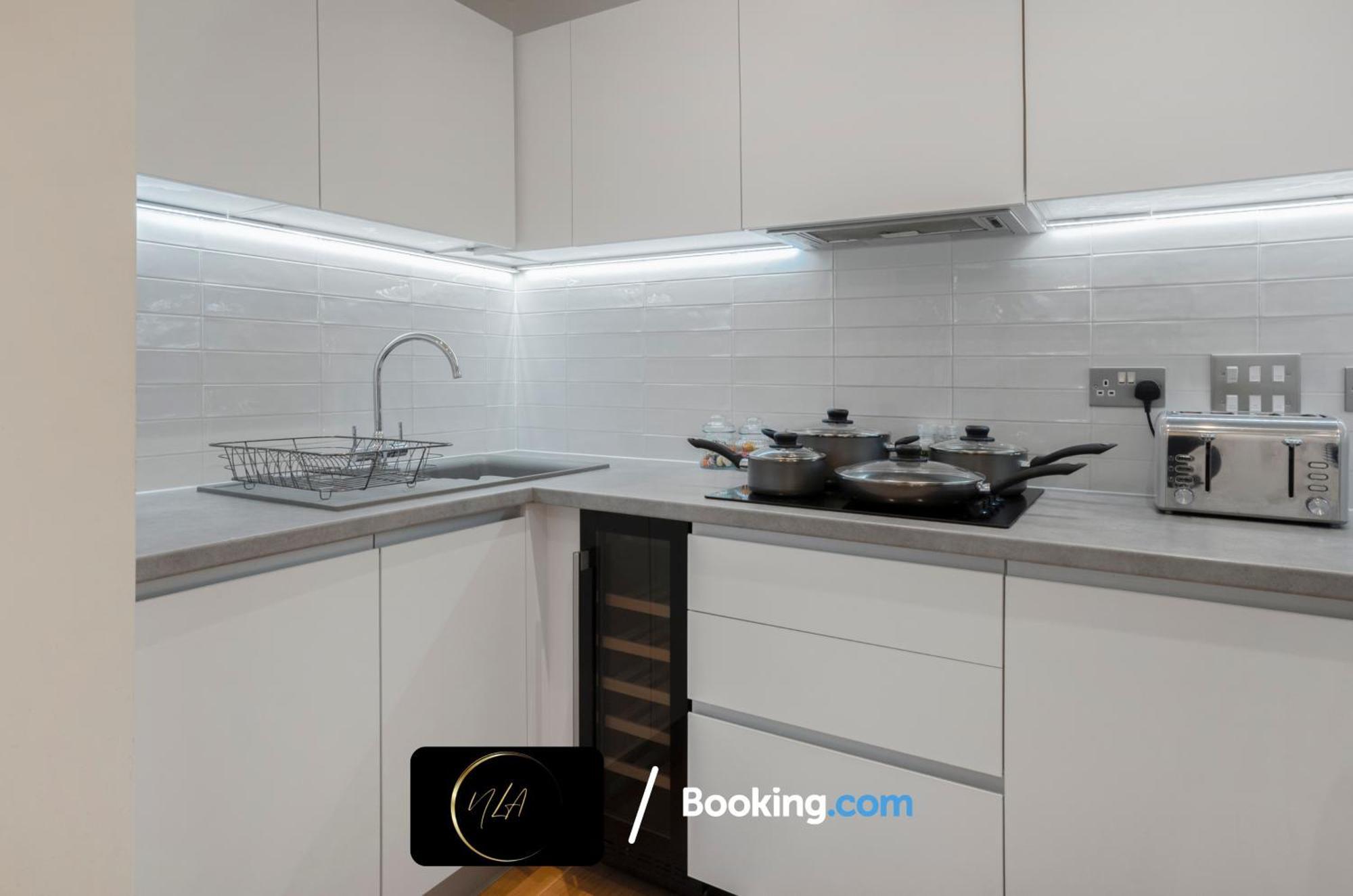 City Centre Apartment With Free Parking, 2 Bathrooms, Netflix And Wifi - Suitable For Contractors And Families - By Noor Luxury Accommodations 伯明翰 外观 照片