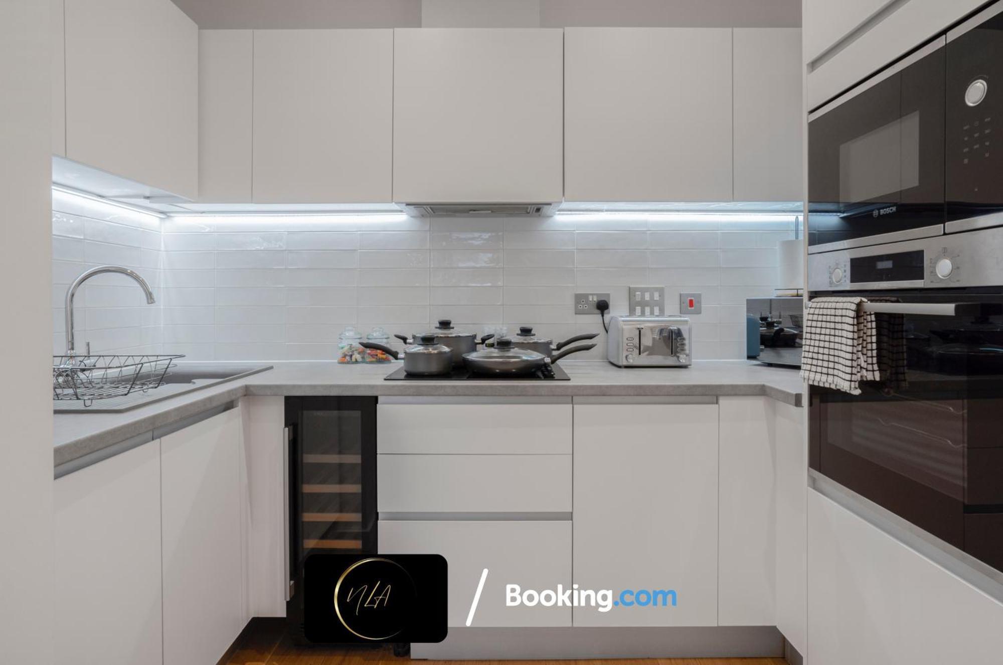 City Centre Apartment With Free Parking, 2 Bathrooms, Netflix And Wifi - Suitable For Contractors And Families - By Noor Luxury Accommodations 伯明翰 外观 照片