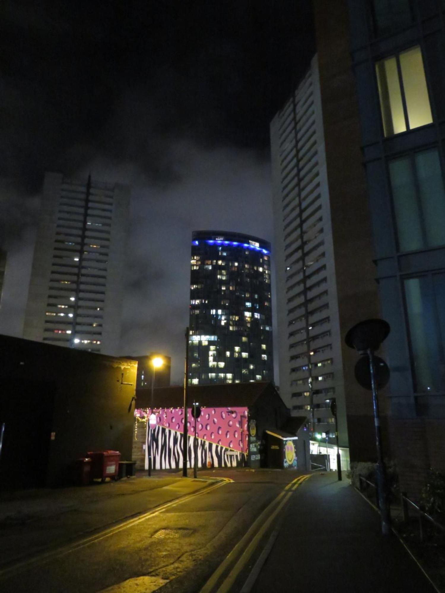 City Centre Apartment With Free Parking, 2 Bathrooms, Netflix And Wifi - Suitable For Contractors And Families - By Noor Luxury Accommodations 伯明翰 外观 照片